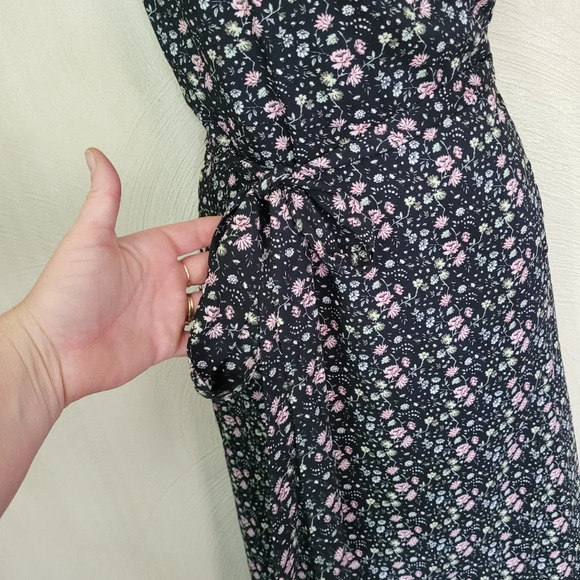 LOFT Black Floral Wrap Flutter Sleeve Dress with pockets Size Women's 0 Petite - Picture 7 of 13